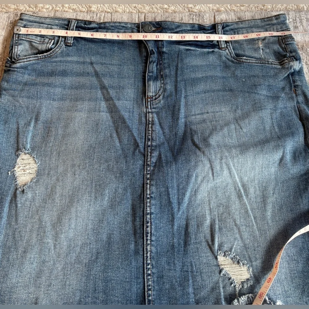 NEW w/Tags Kut from the Kloth Connie High Low Hem Distressed Denim Skirt 20W
